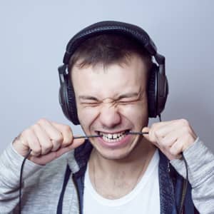 Lee más sobre el artículo Auriculares de Renfe: ¿Realmente Son tan Malos?