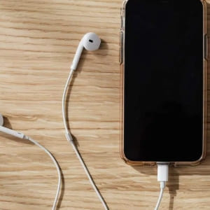 Lee más sobre el artículo ¿Por qué aparecen los auriculares conectados?