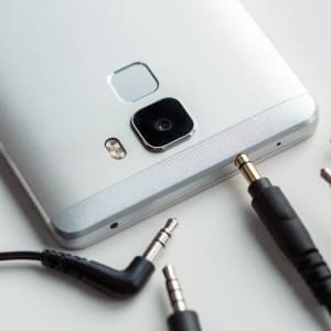 Lee más sobre el artículo ¿Por qué los auriculares se salen del móvil?
