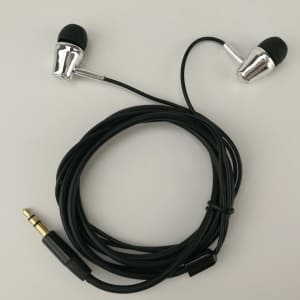 Lee más sobre el artículo ¿Por qué los auriculares tienen un cable más largo?