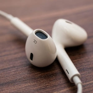 Lee más sobre el artículo ¿Por qué los auriculares tienen izquierda y derecha?
