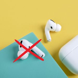 Lee más sobre el artículo ¿Por qué en mis auriculares inalámbricos solo se escucha uno?