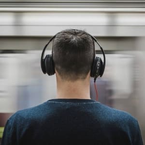 Lee más sobre el artículo ¿Por qué pitan los auriculares inalámbricos?