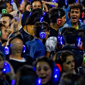 Lee más sobre el artículo Los mejores auriculares para fiesta silenciosa