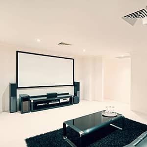 Lee más sobre el artículo ¿Barra de sonido o home cinema, cuál es mejor?